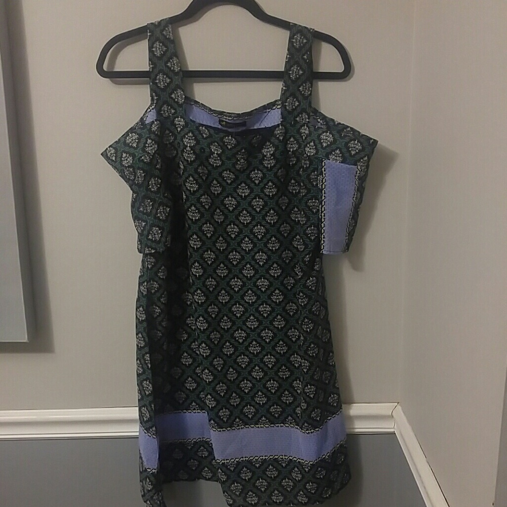 Cold shoulder dress xl